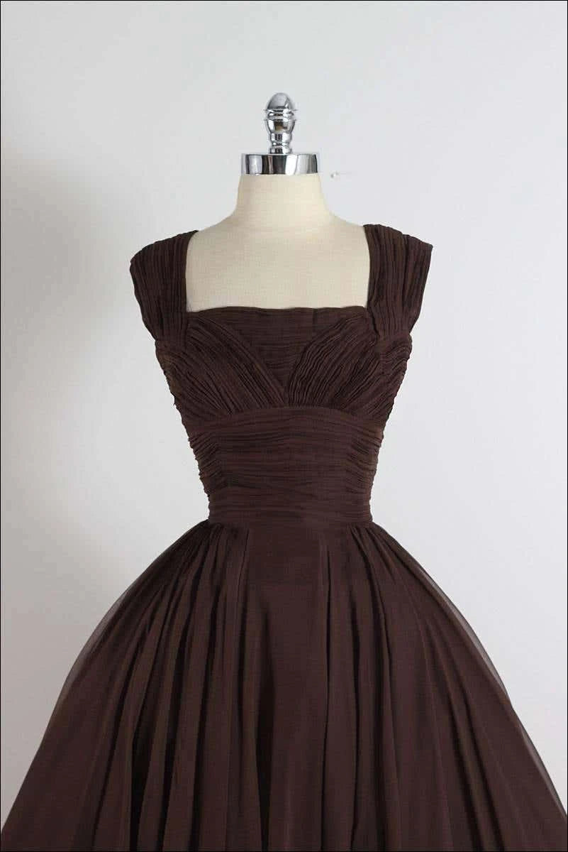 Chic A-Line Square Neck Sleeveless Low Back Knee-Length Chiffon Homecoming Dress