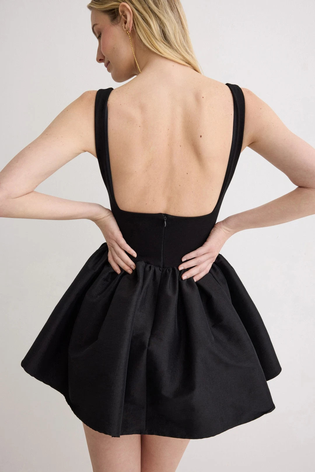 Chic A-Line Square Neck Sleeveless Voluminous Party Black Mini Homecoming Dress For Women