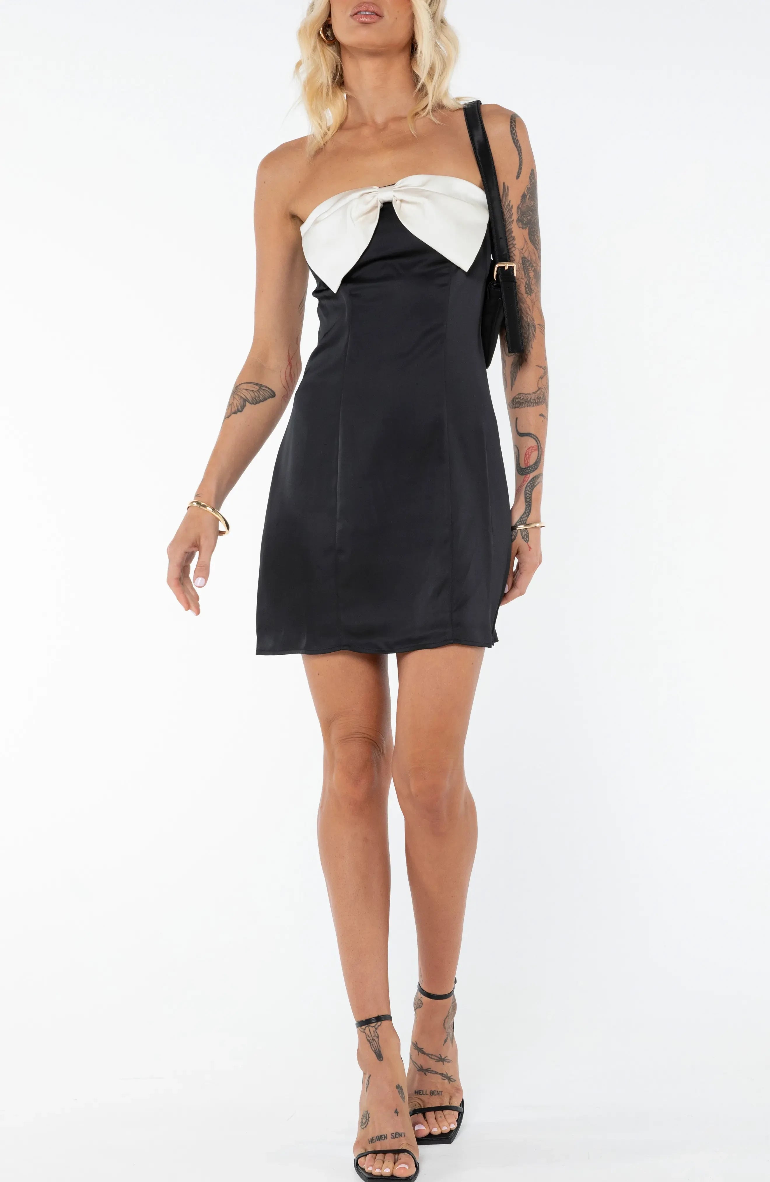 Chic A-Line Strapless Sweetheart Sleeveless Zipper Back Mini Black and White Bow Homecoming Dresses
