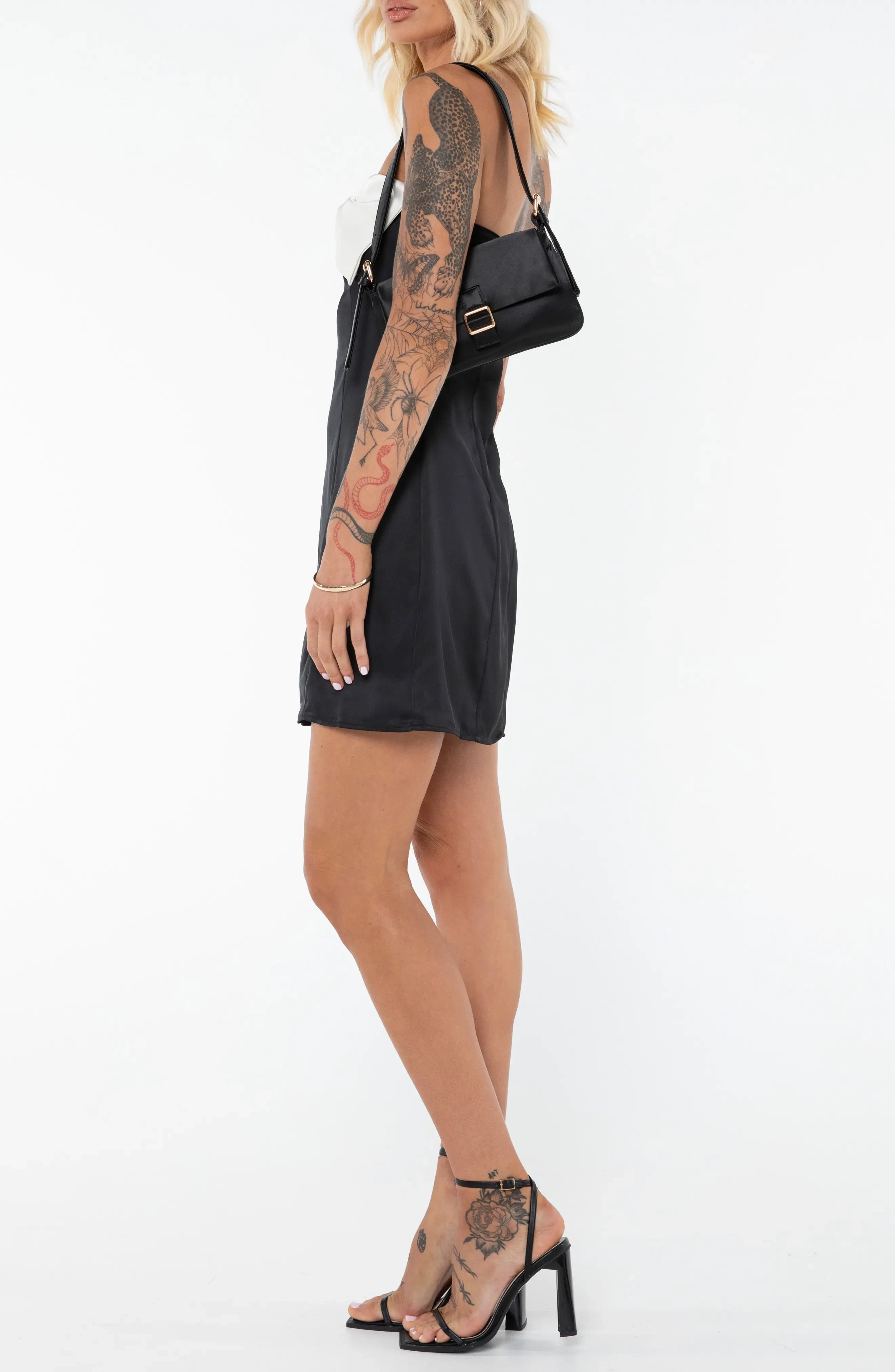 Chic A-Line Strapless Sweetheart Sleeveless Zipper Back Mini Black and White Bow Homecoming Dresses