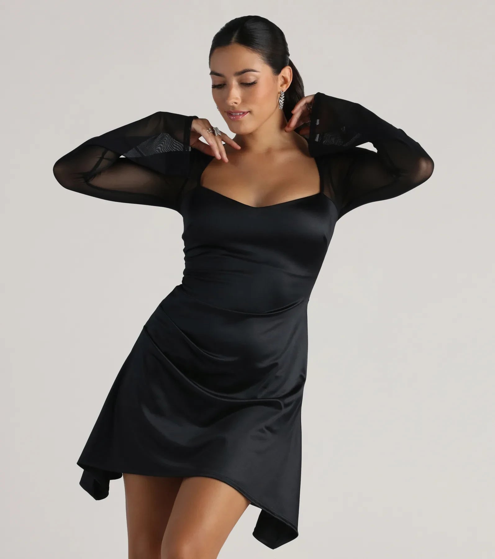Chic A-Line Sweetheart Neck Sheer Bell Sleeve Keyhole Back Mini Homecoming Dresses for Parties