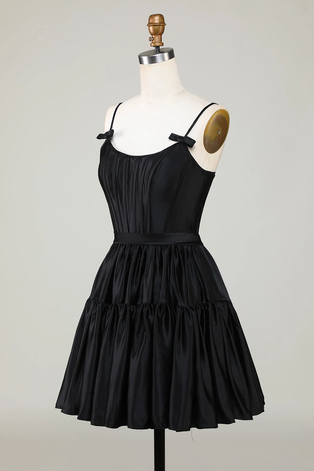 Chic A-Line Sweetheart Sleeveless Corset Tiered Black Mini Homecoming Dress