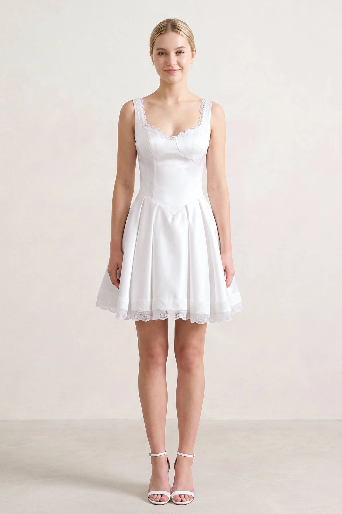 Chic A-Line Sweetheart Sleeveless Lace White Mini Homecoming Dress for Women