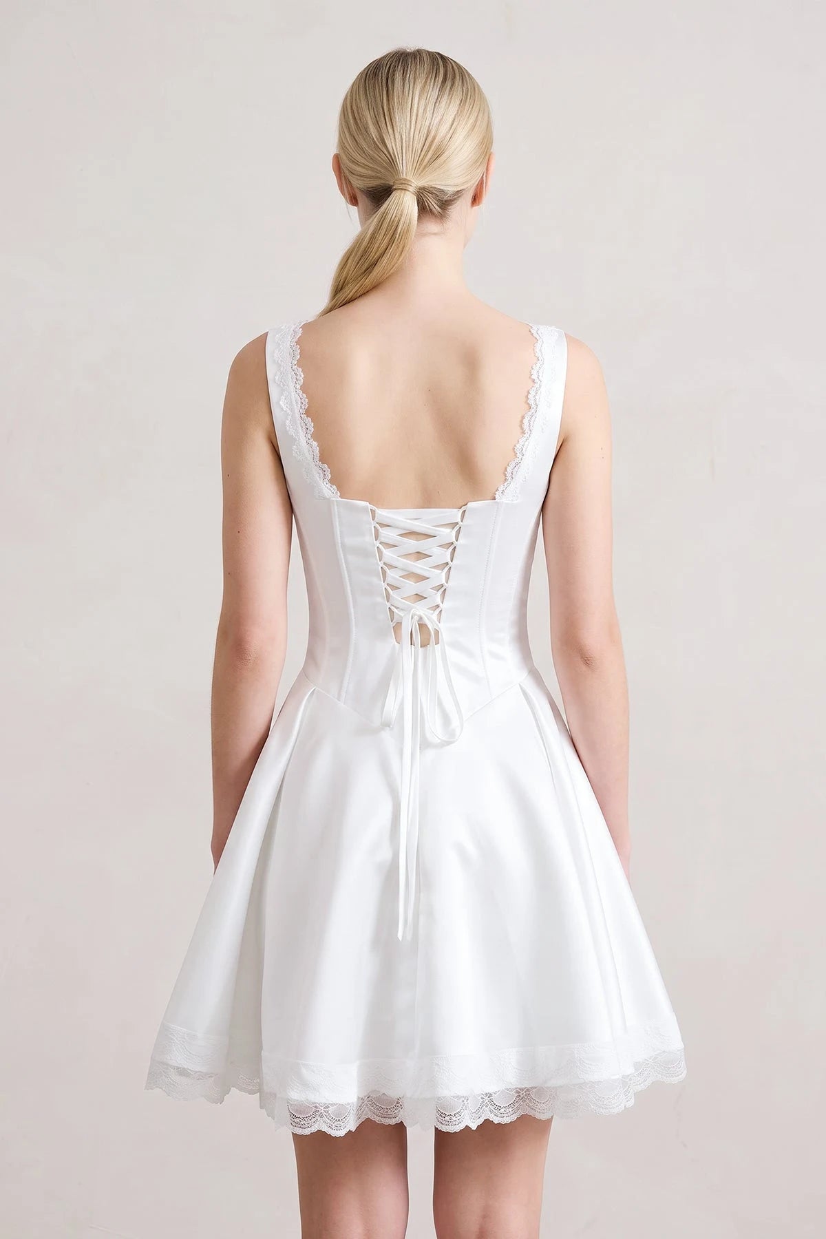 Chic A-Line Sweetheart Sleeveless Lace White Mini Homecoming Dress for Women