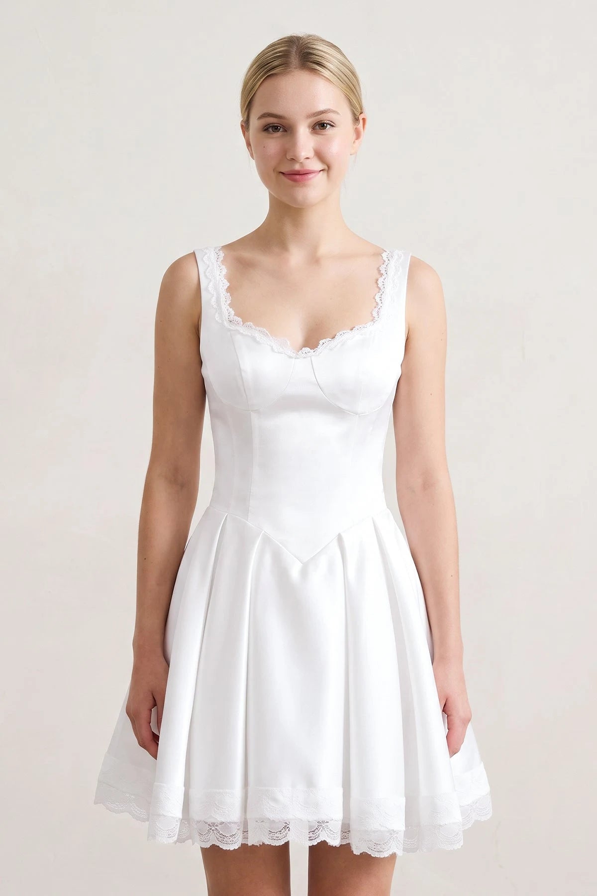 Chic A-Line Sweetheart Sleeveless Lace White Mini Homecoming Dress for Women