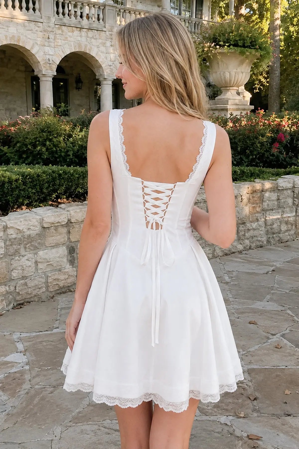 Chic A-Line Sweetheart Sleeveless Lace White Mini Homecoming Dress for Women