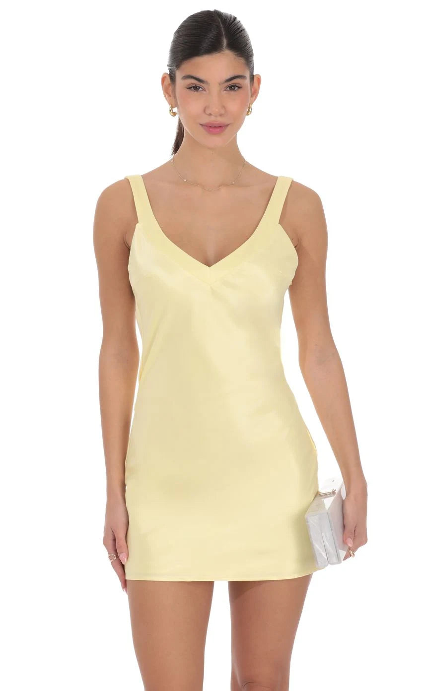 Chic A-Line V-Neck Sleeveless Backless Pale Yellow Mini Homecoming Dress
