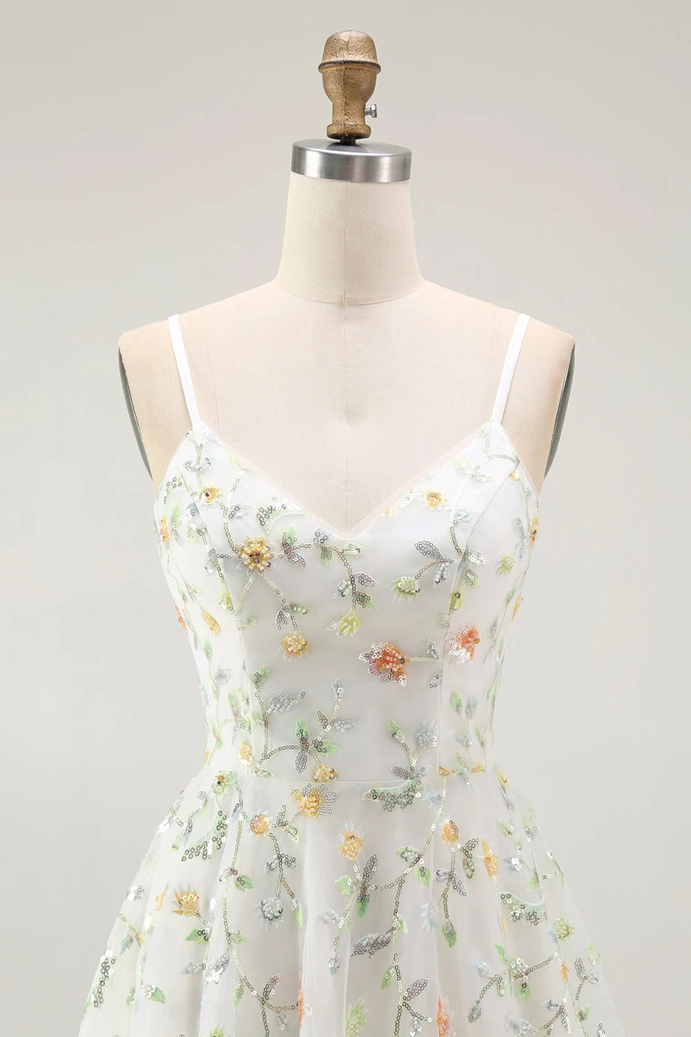 Chic A-Line V-Neck Sleeveless Floral Sequin White Short Homecoming Dress