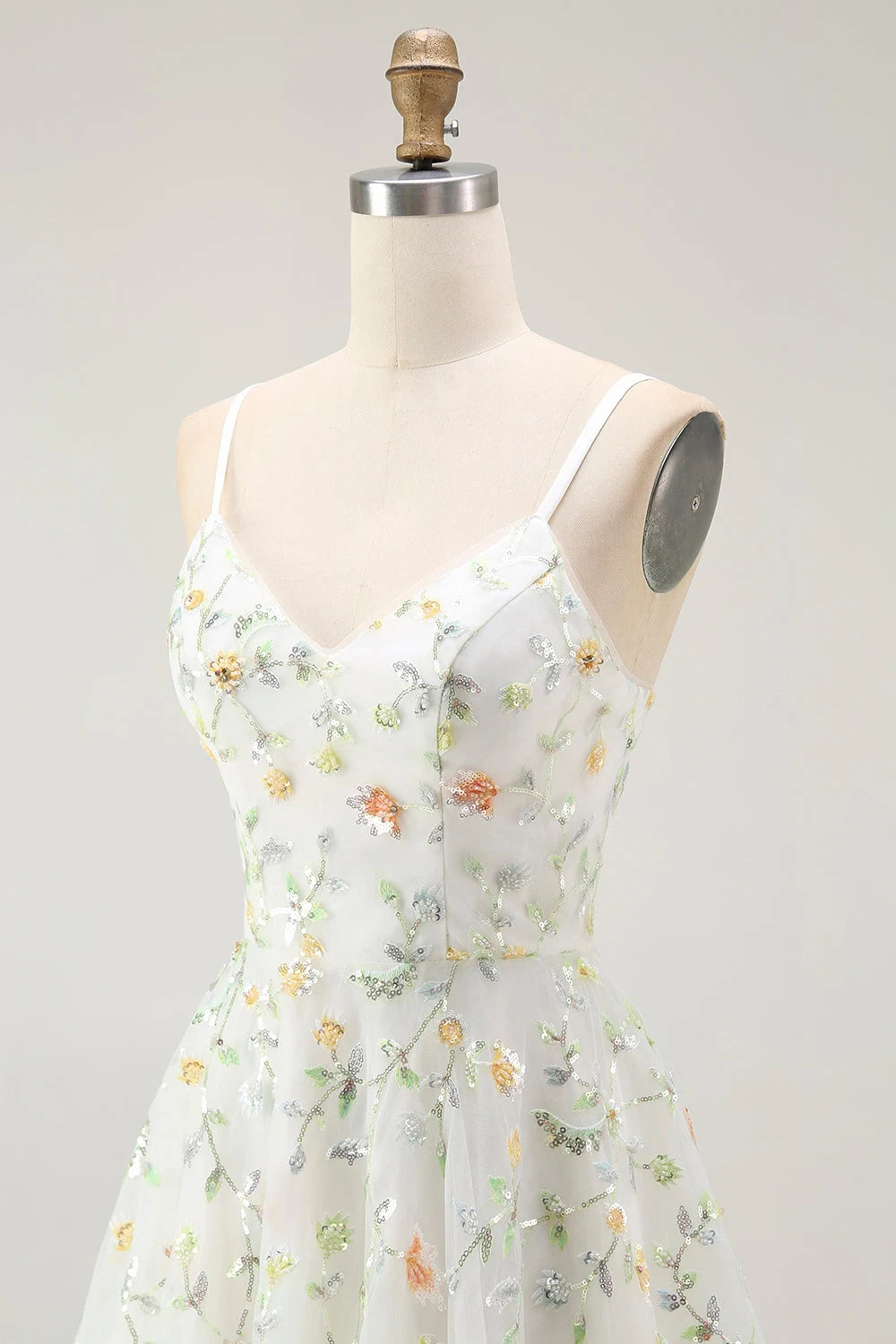 Chic A-Line V-Neck Sleeveless Floral Sequin White Short Homecoming Dress