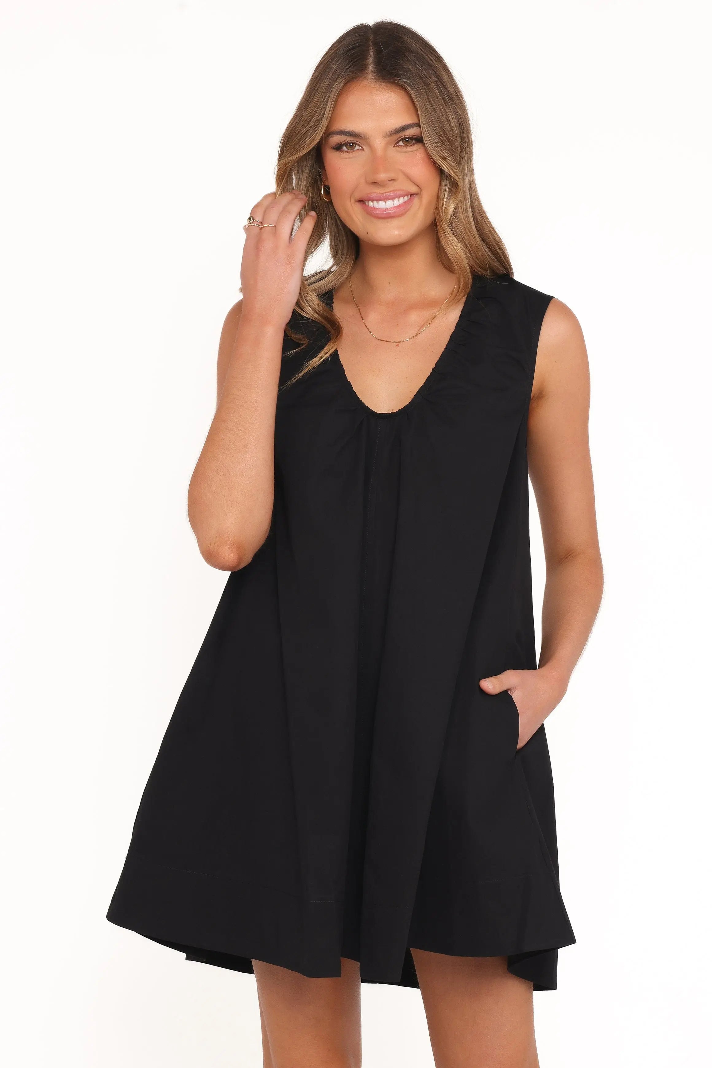 Chic A-Line V-Neck Sleeveless Flowy Black Mini Homecoming Dress For Women