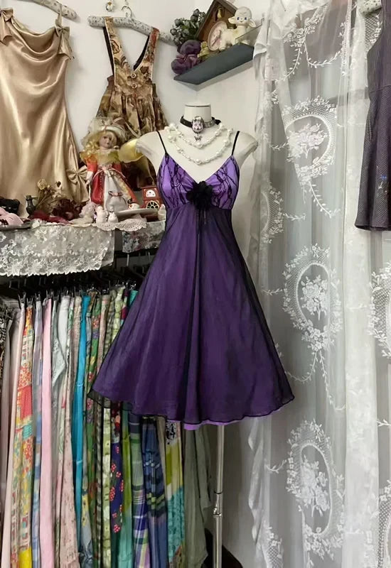 Chic A-Line V-Neck Sleeveless Mini Homecoming Dress with Intricate Lace Bodice and Floral Accent