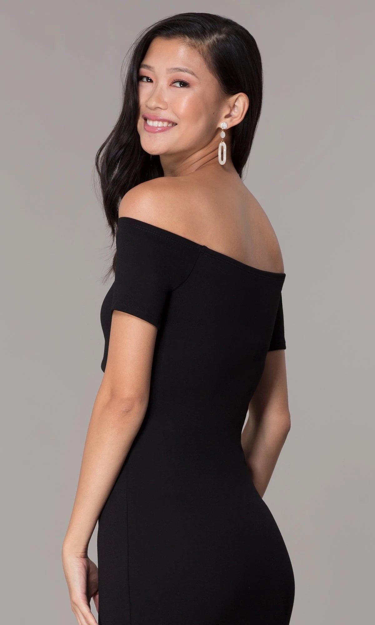 Chic Bodycon Off-Shoulder Short Sleeve Cutout Burgundy Mini Homecoming Dress Women