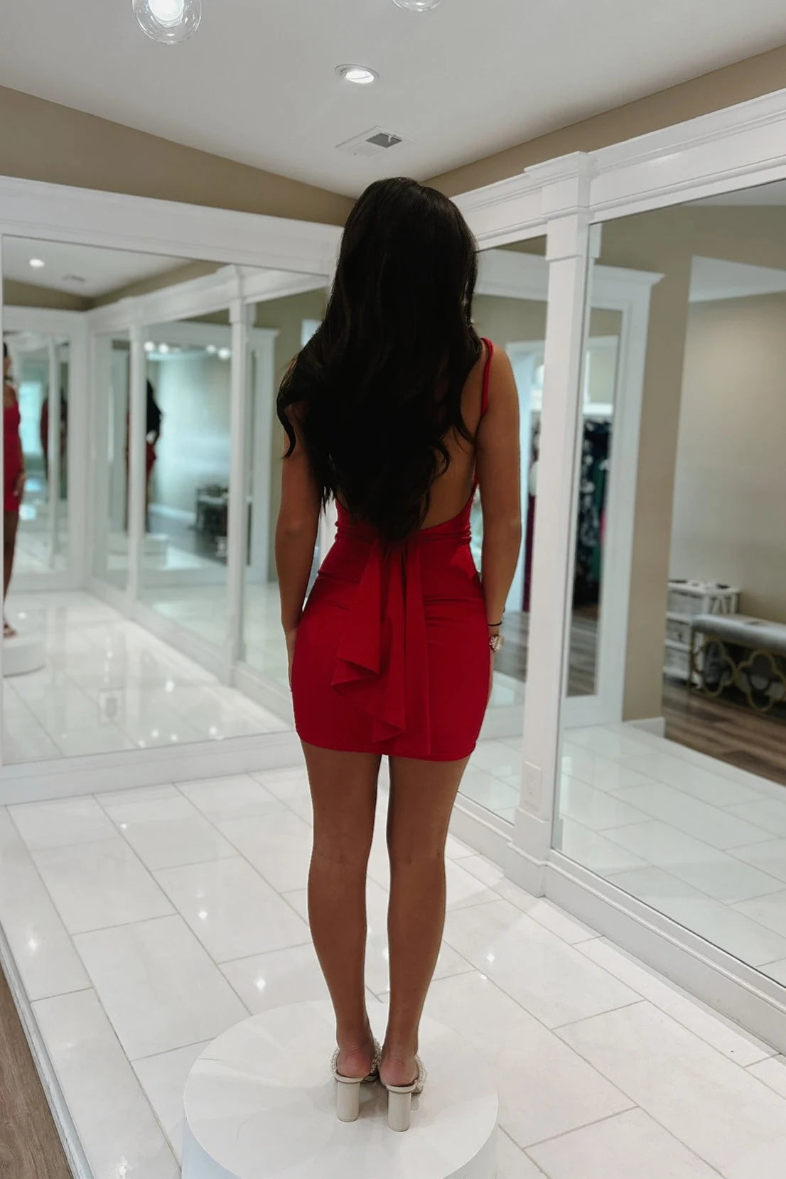 Chic Bodycon V-Neck Sleeveless Backless Ruched Red Mini Homecoming Dress