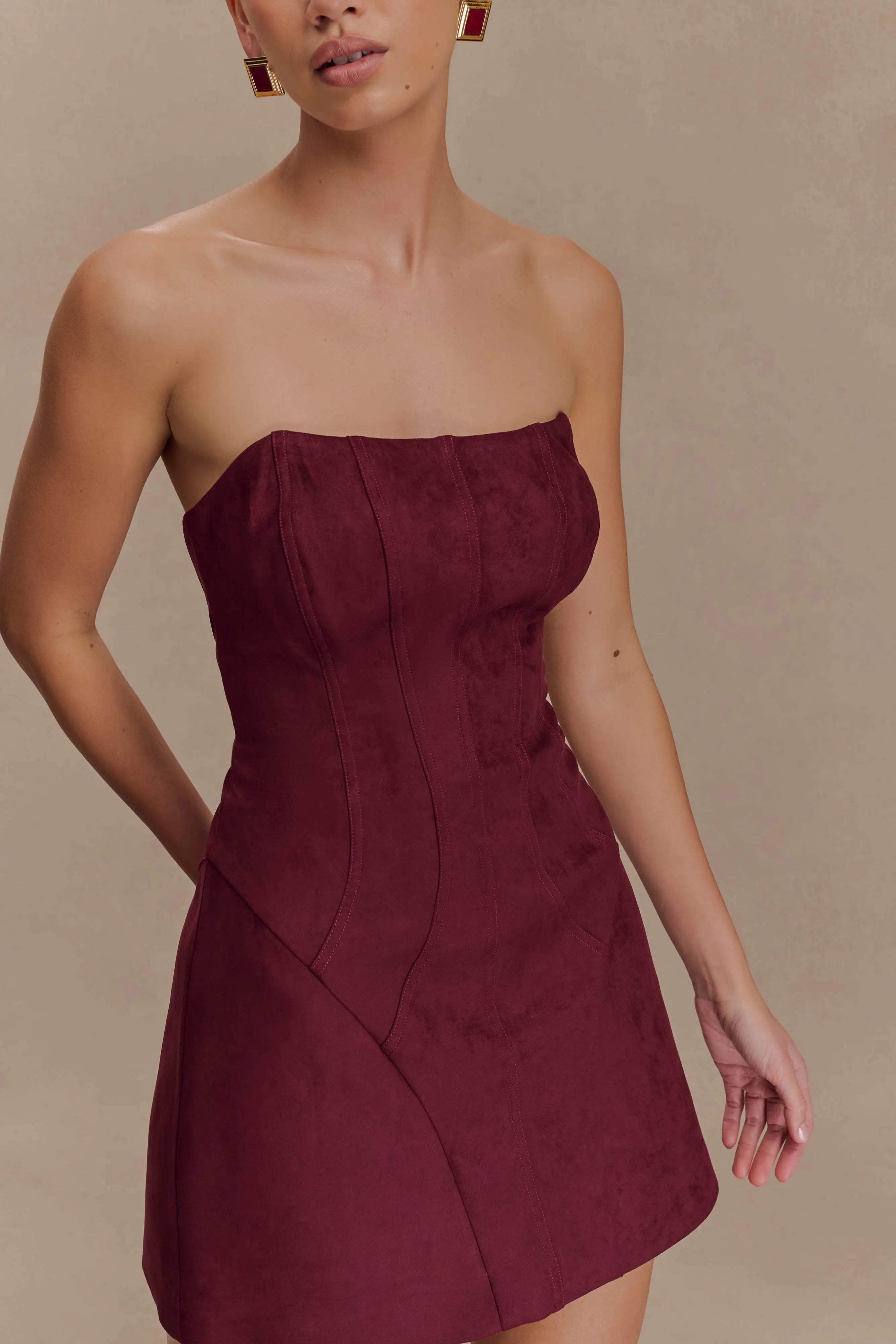 Chic Fitted Strapless Sleeveless Structured Burgundy Mini Homecoming Dress Women's