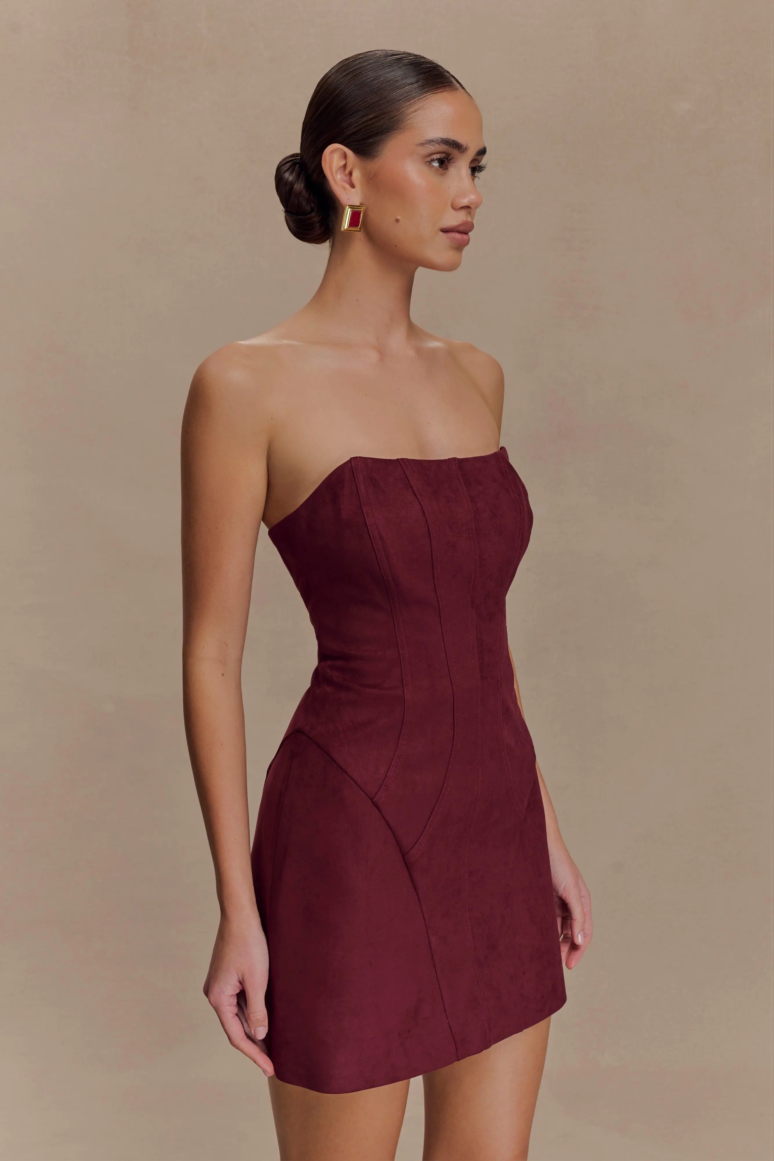 Chic Fitted Strapless Sleeveless Structured Burgundy Mini Homecoming Dress Women's