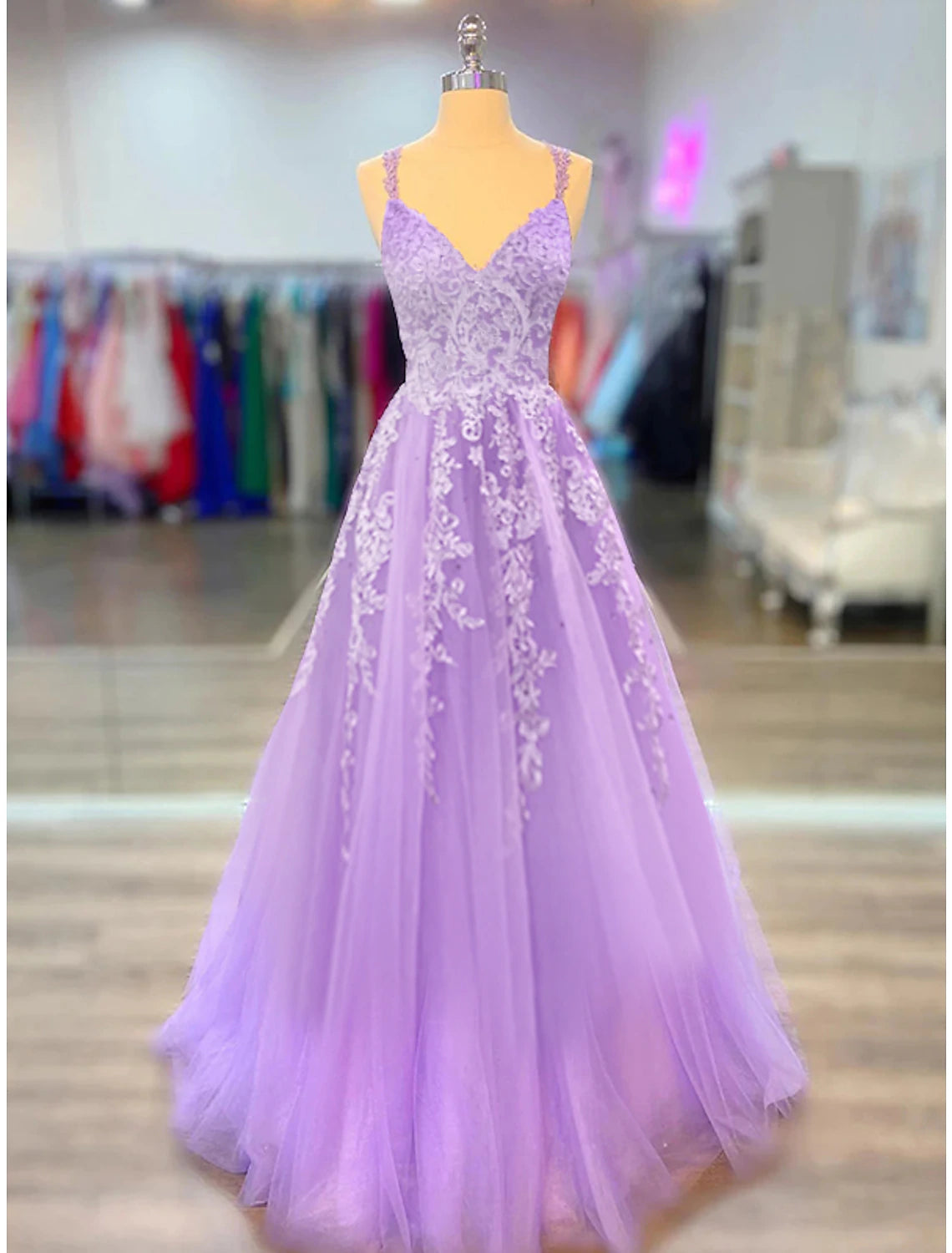 Elegant A-Line Chiffon Maxi Prom Dress with Appliques and Train.