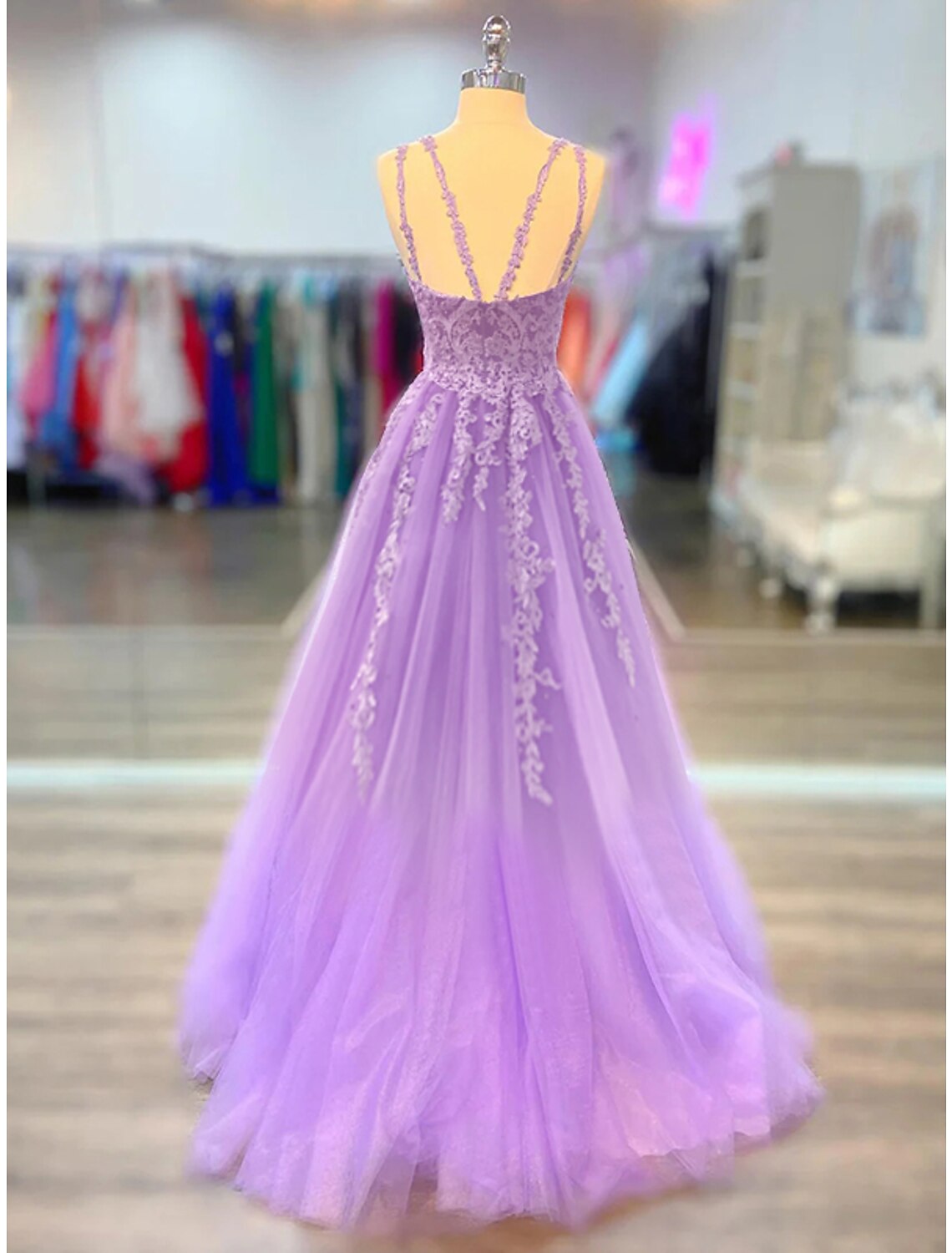 Elegant A-Line Chiffon Maxi Prom Dress with Appliques and Train.