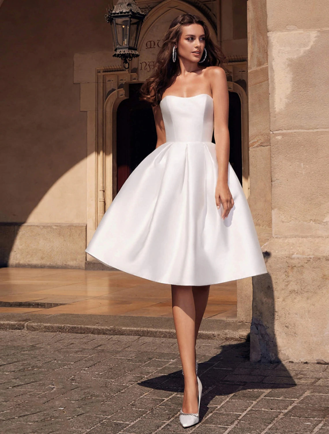Elegant A-Line Strapless Stretch Cocktail Dress Knee Length for Parties.