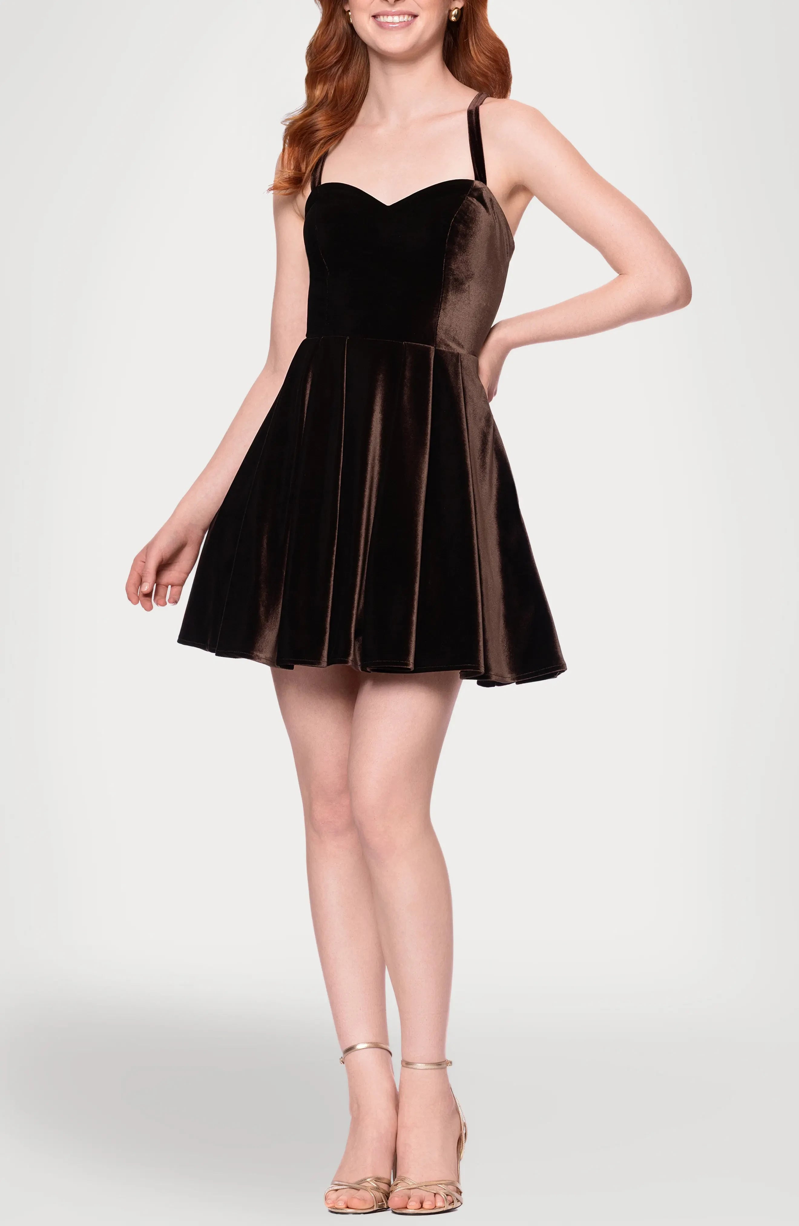 Elegant A-Line Sweetheart Lace-Up Velvet Mini Homecoming Party Dress.