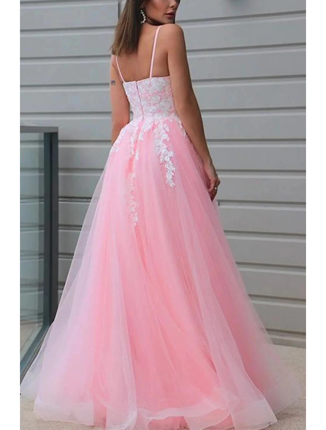 Elegant A-Line V-Neck Tulle Prom Dress with Pleats Appliques Floor Length.