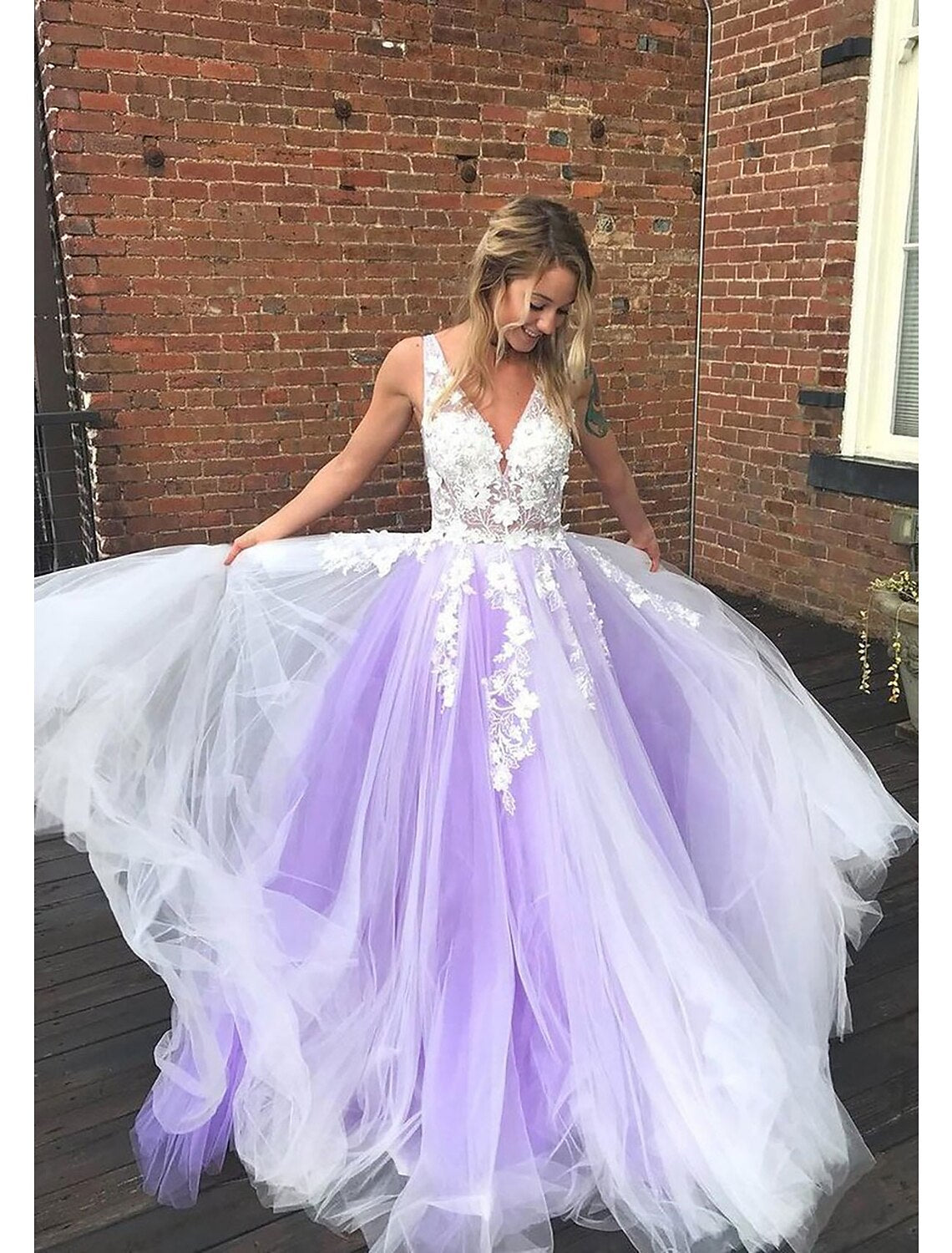 Elegant Ball Gown A-Line V-Neck Color Block Tulle Floor Length Prom Dress.