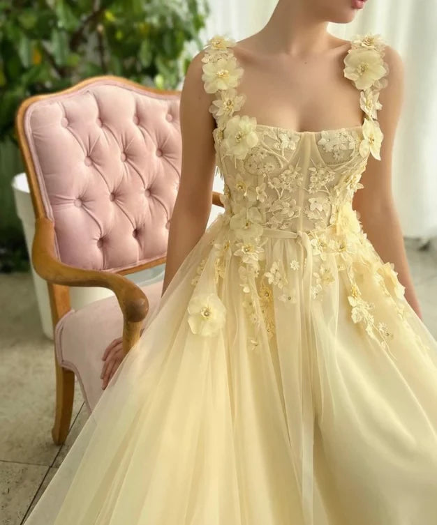 Elegant Ball-Gown Square-Neck Floral-Appliqué Lace-Up-Back Tulle-Trained Floor-Length Prom Dress