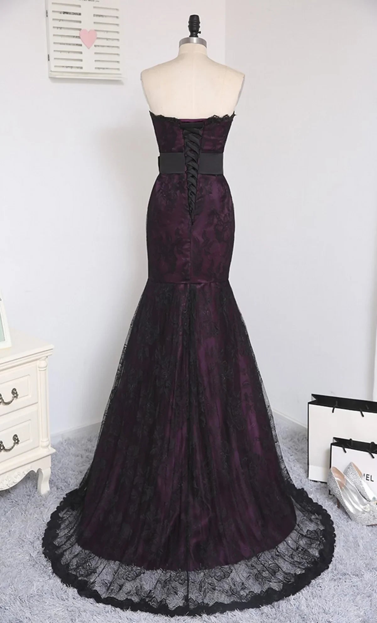 Elegant Mermaid Strapless Sleeveless Lace-Up Back Satin Lace Evening Dress