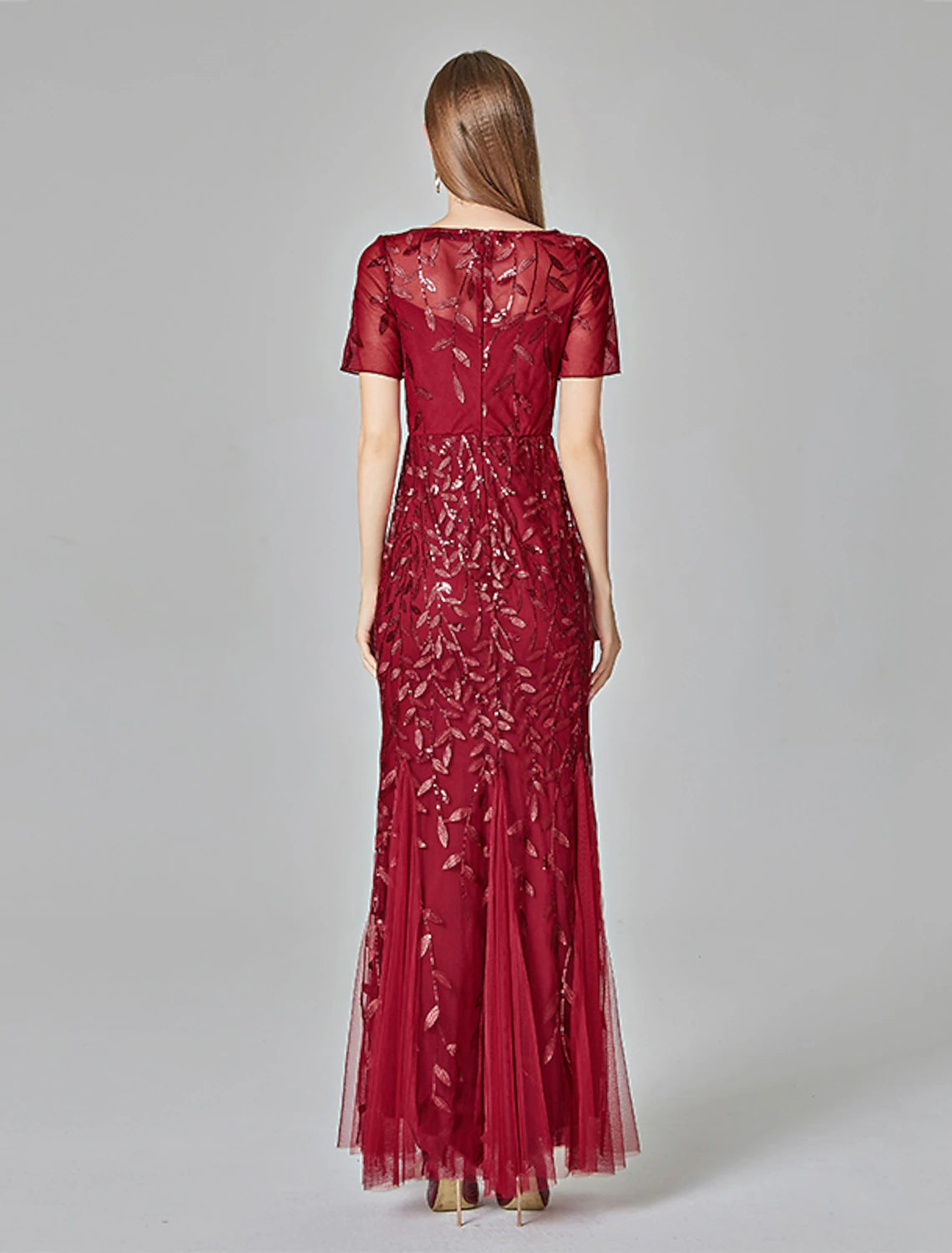 Elegant Mermaid Trumpet Jewel Neck Short Sleeve Embroidered Tulle Evening Gown.
