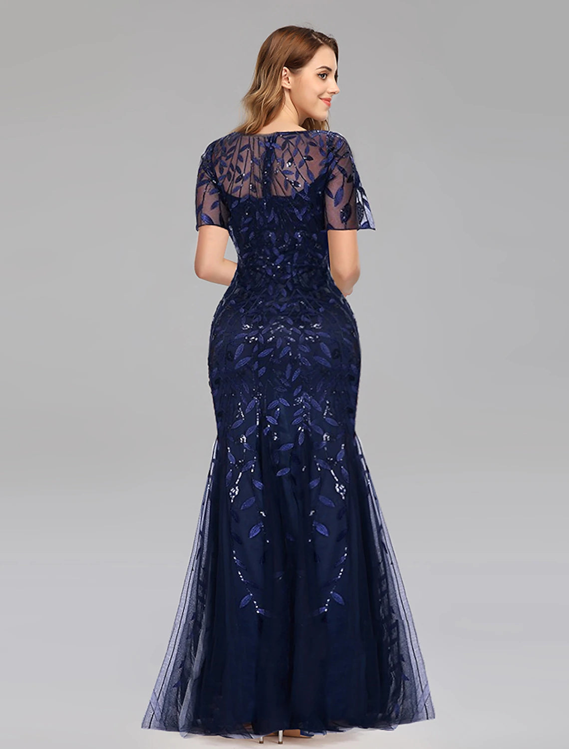 Elegant Mermaid Trumpet Jewel Neck Short Sleeve Embroidered Tulle Evening Gown.