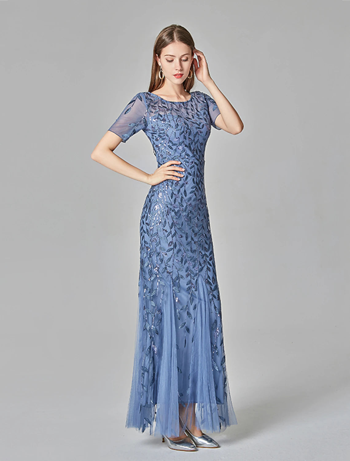 Elegant Mermaid Trumpet Jewel Neck Short Sleeve Embroidered Tulle Evening Gown.