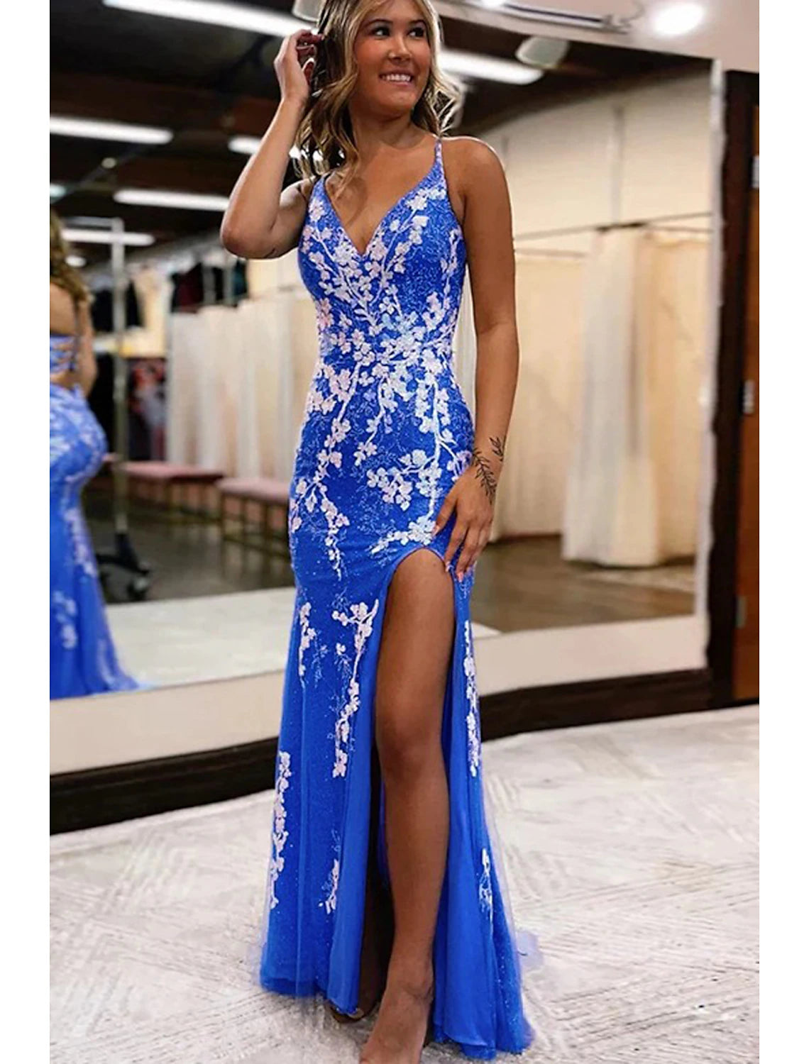 Elegant Mermaid V-Neck Open Back Tulle Applique Prom Dress with Slit.