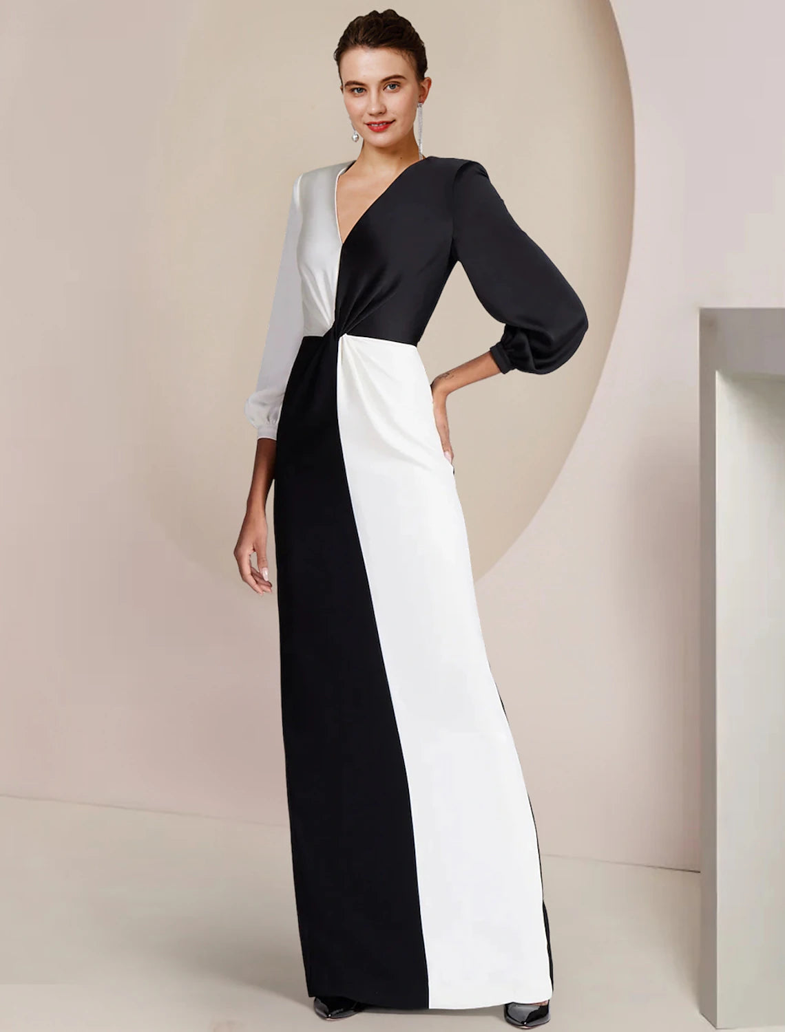 Elegant Sheath V-Neck 3/4 Sleeve Color Block Mother of the Bride Gown, close-up of bodice.
