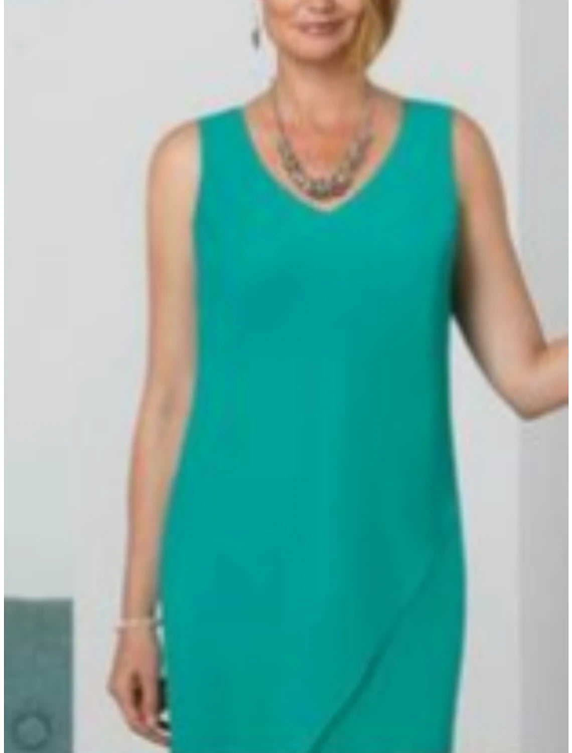 Elegant V-Neck Chiffon 3/4 Sleeve Two-Piece Mother of the Bride Dress.