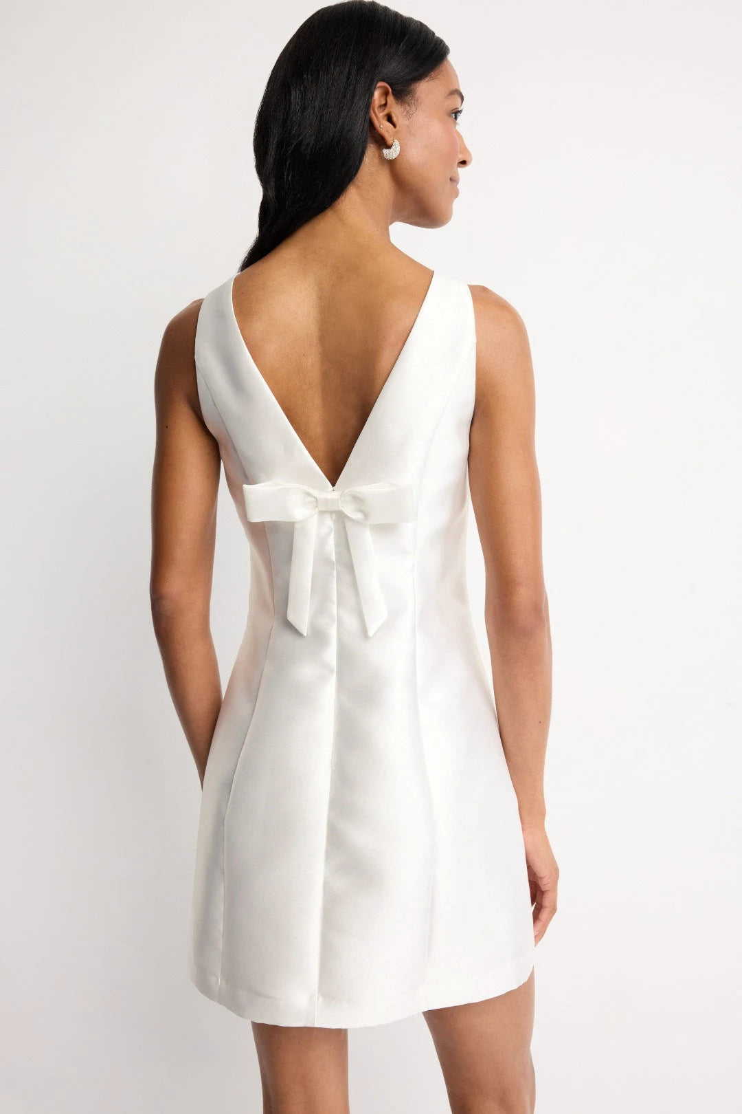 Elegant A-Line Boat Neck Sleeveless Bow Mini Homecoming Dress