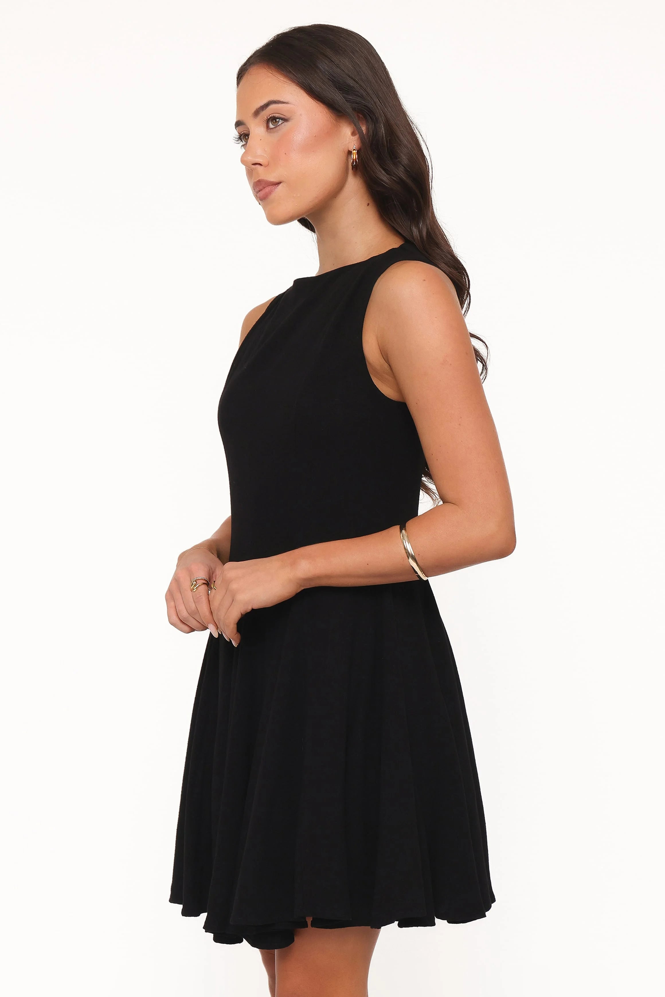 Elegant A-Line Boat Neck Sleeveless Flared Black Short Homecoming Women Attire