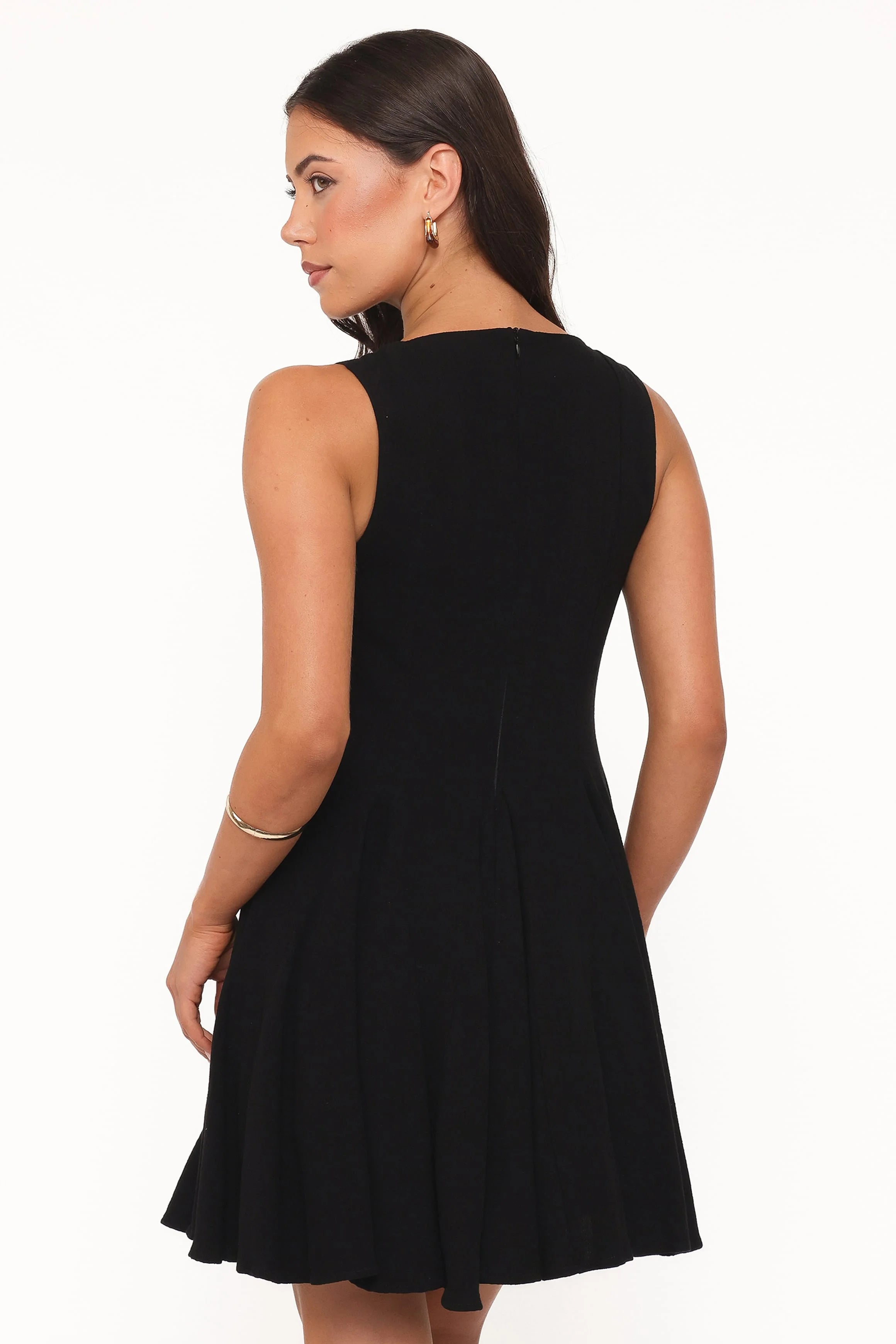 Elegant A-Line Boat Neck Sleeveless Flared Black Short Homecoming Women Attire