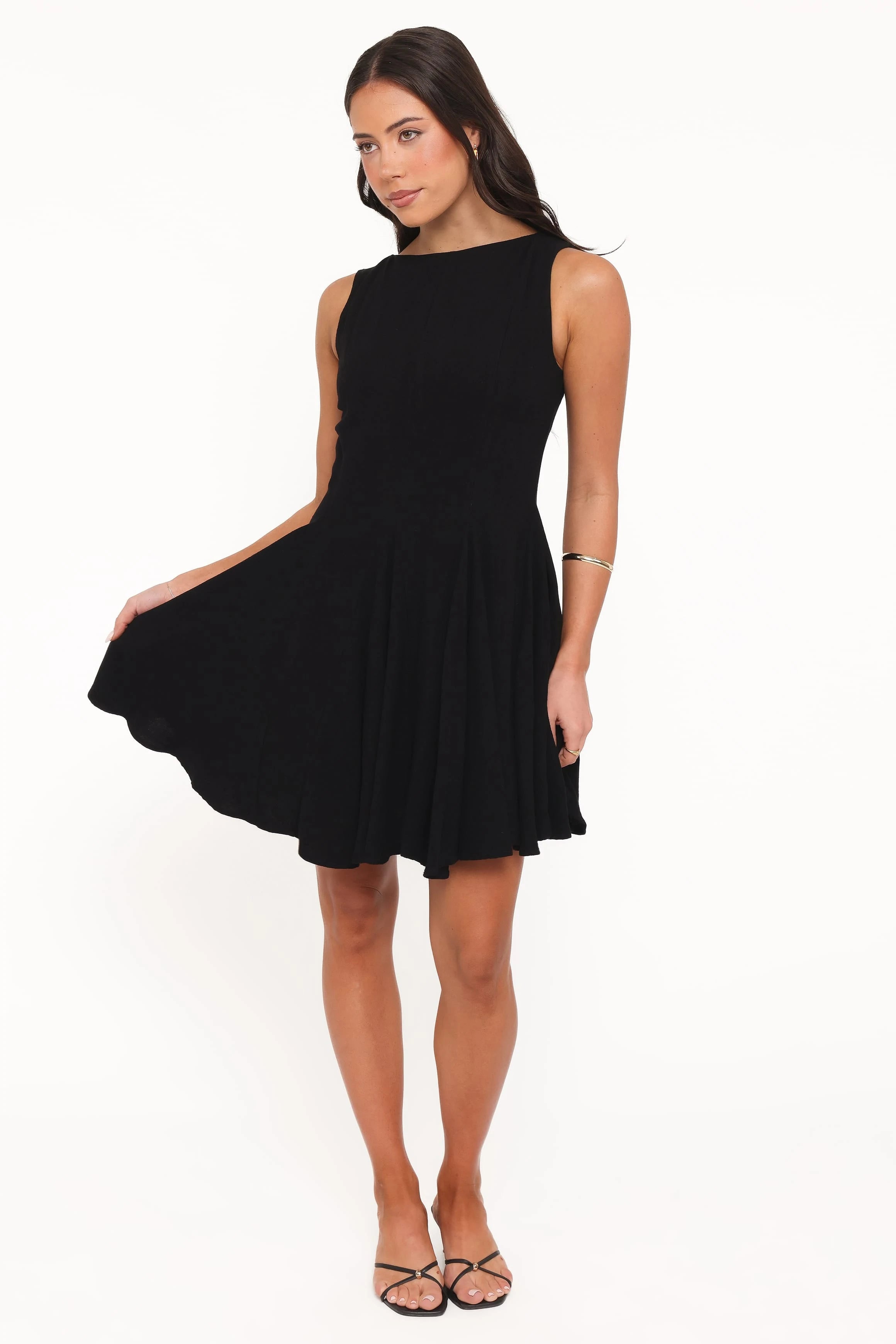 Elegant A-Line Boat Neck Sleeveless Flared Black Short Homecoming Women Attire