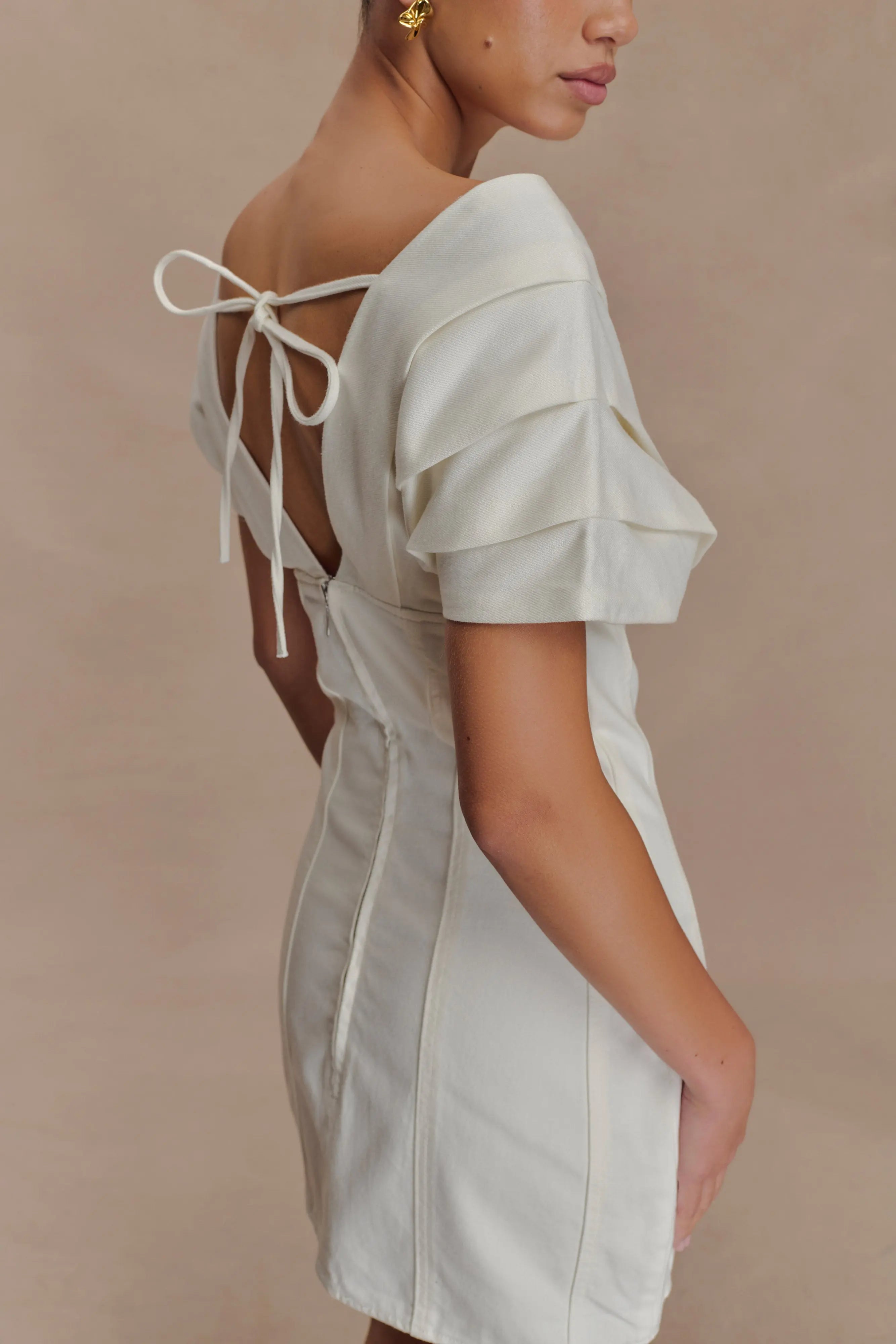 Elegant A-Line Draped V-Neck Short Sleeve Ivory Mini Homecoming Dress