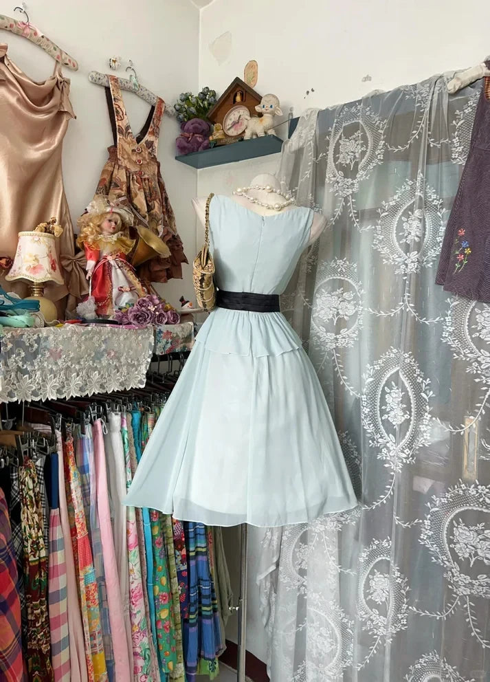 Elegant A-Line Draped V-Neck Sleeveless Covered Back Knee-Length Tiered Chiffon Homecoming Dresses