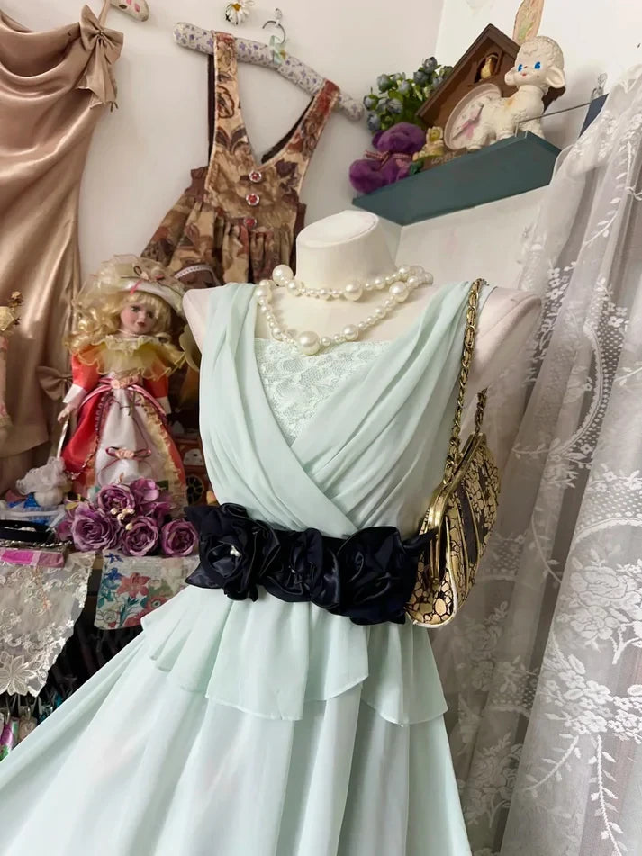Elegant A-Line Draped V-Neck Sleeveless Covered Back Knee-Length Tiered Chiffon Homecoming Dresses