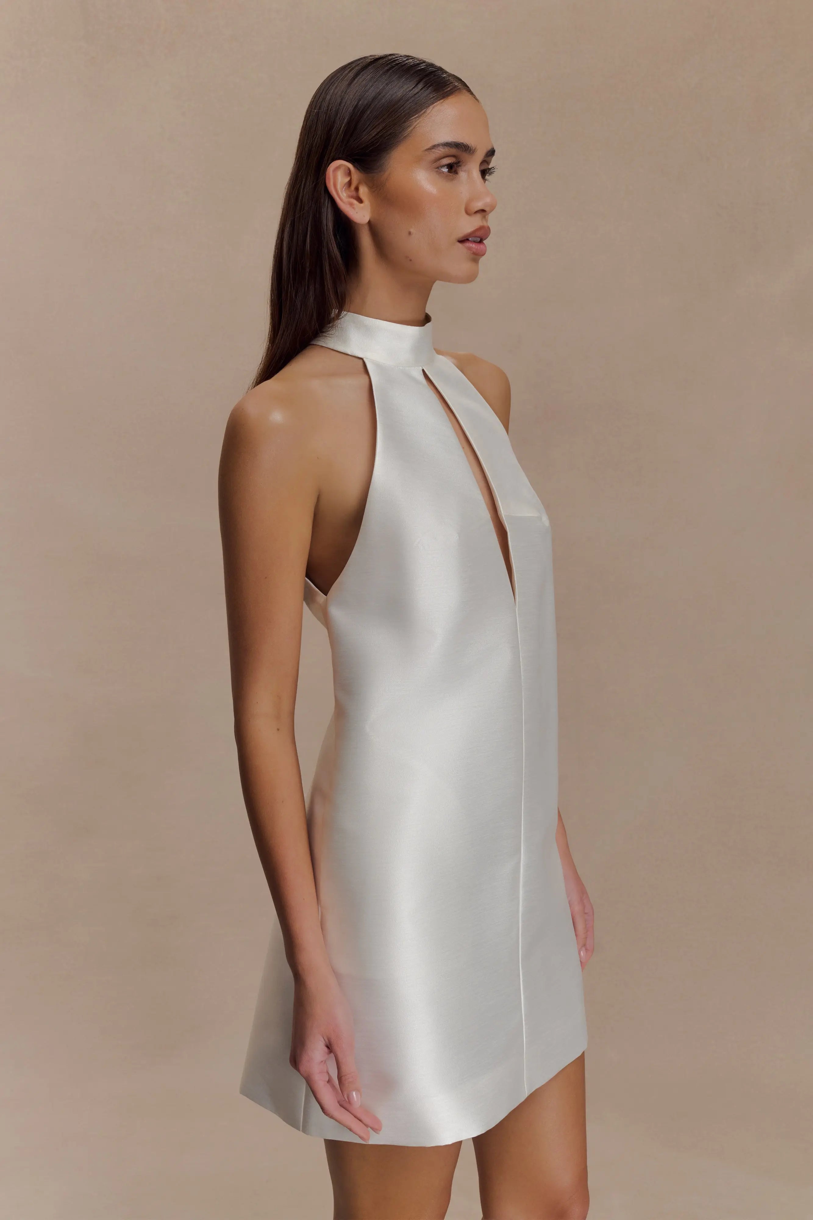 Elegant A-Line Halter Sleeveless Chic Modern Ivory Mini Homecoming Dresses Women's