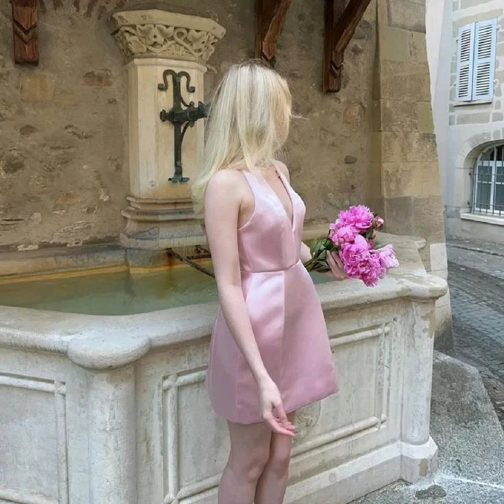 Elegant A-Line Halter Sleeveless Chic Pink Mini Homecoming Dress for Women