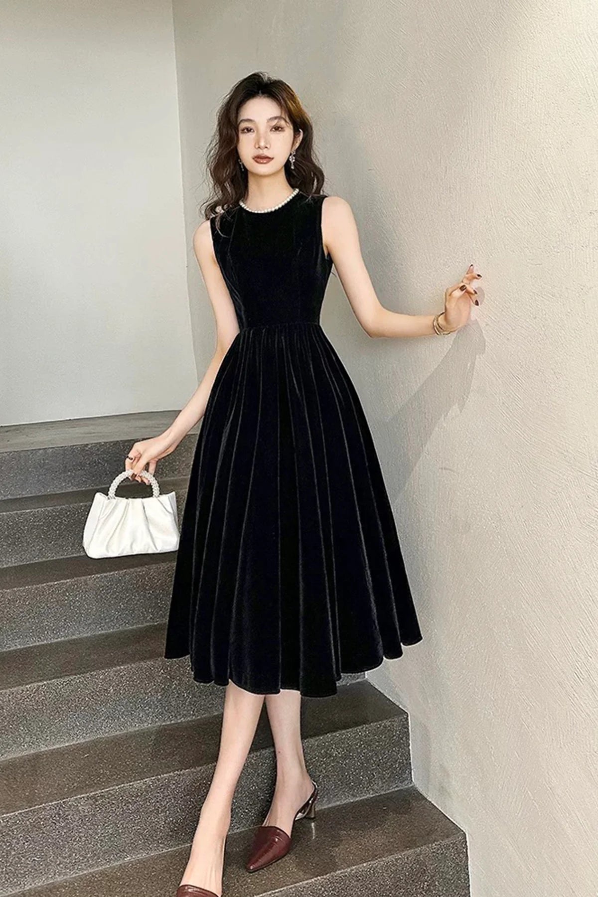 Elegant A-Line Jewel Neck Sleeveless High Back Midi Velvet Homecoming Dresses for Special Occasions