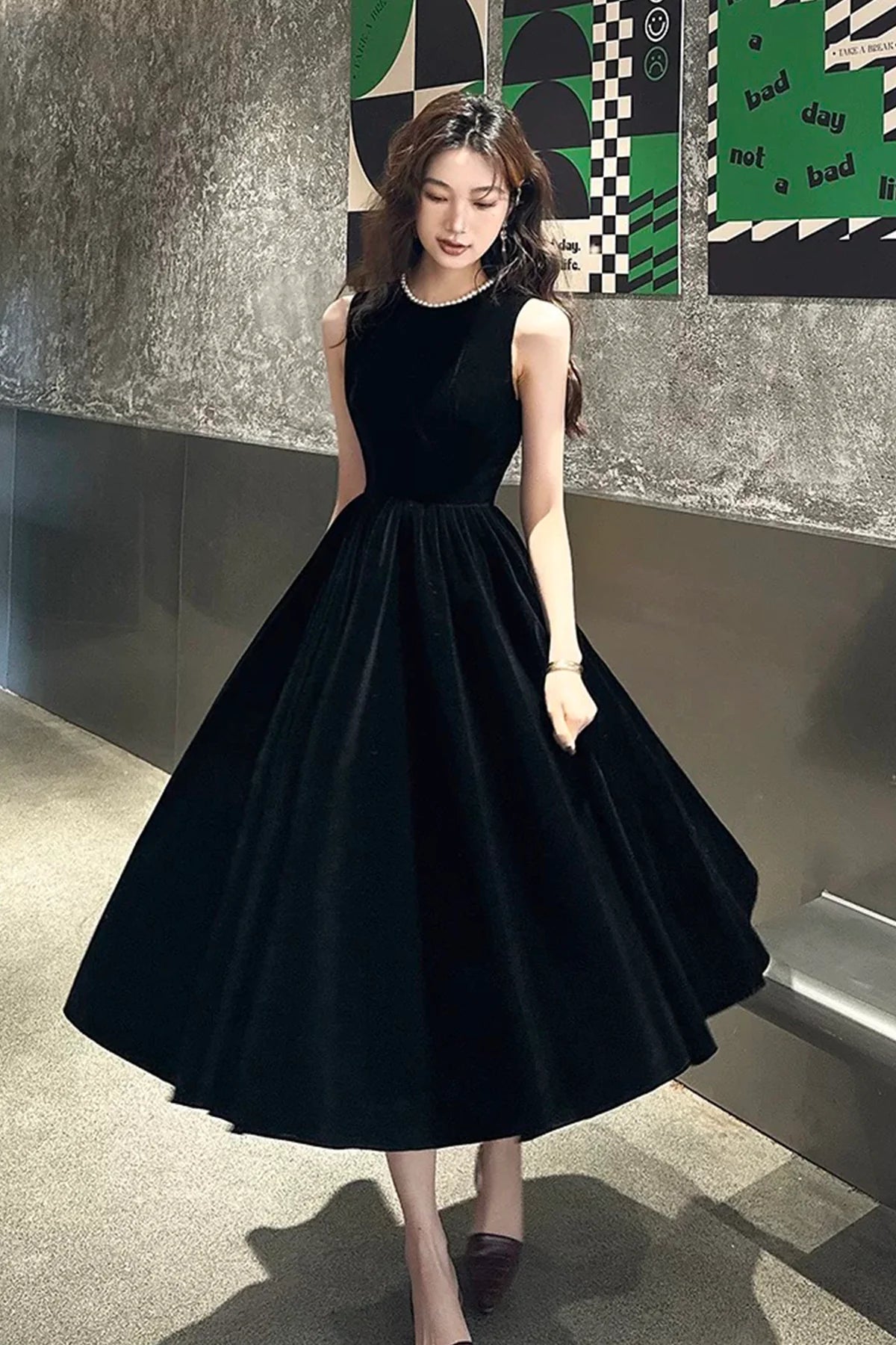 Elegant A-Line Jewel Neck Sleeveless High Back Midi Velvet Homecoming Dresses for Special Occasions