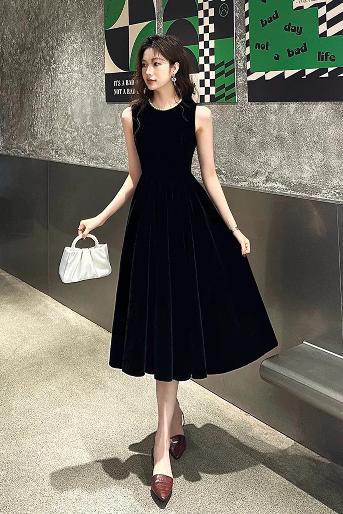 Elegant A-Line Jewel Neck Sleeveless High Back Midi Velvet Homecoming Dresses for Special Occasions