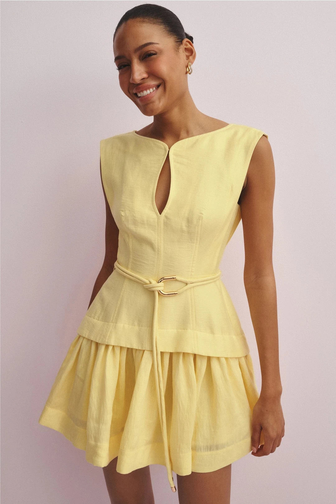 Elegant A-Line Keyhole Boat Neck Sleeveless Tie-Waist Pastel Yellow Mini Homecoming Dress