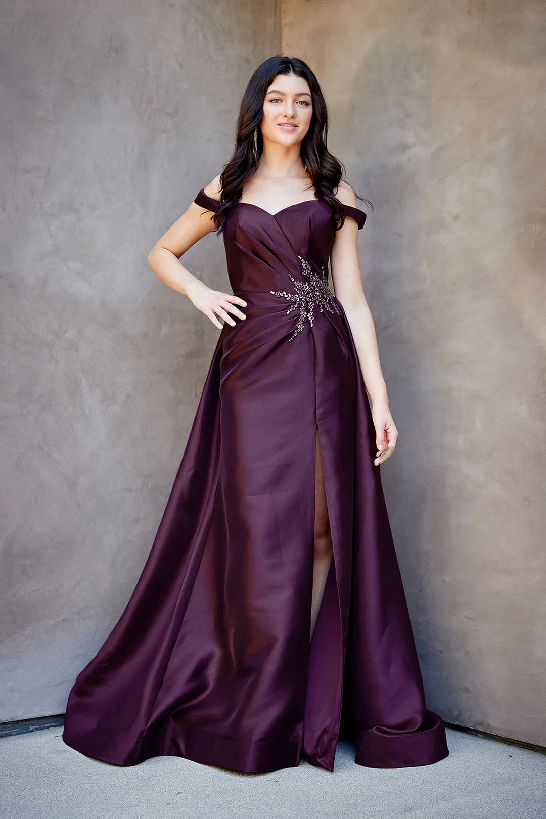 Elegant A-Line Off-Shoulder Sleeveless Pleated Slit Plum Long Prom Dresses Women Gown