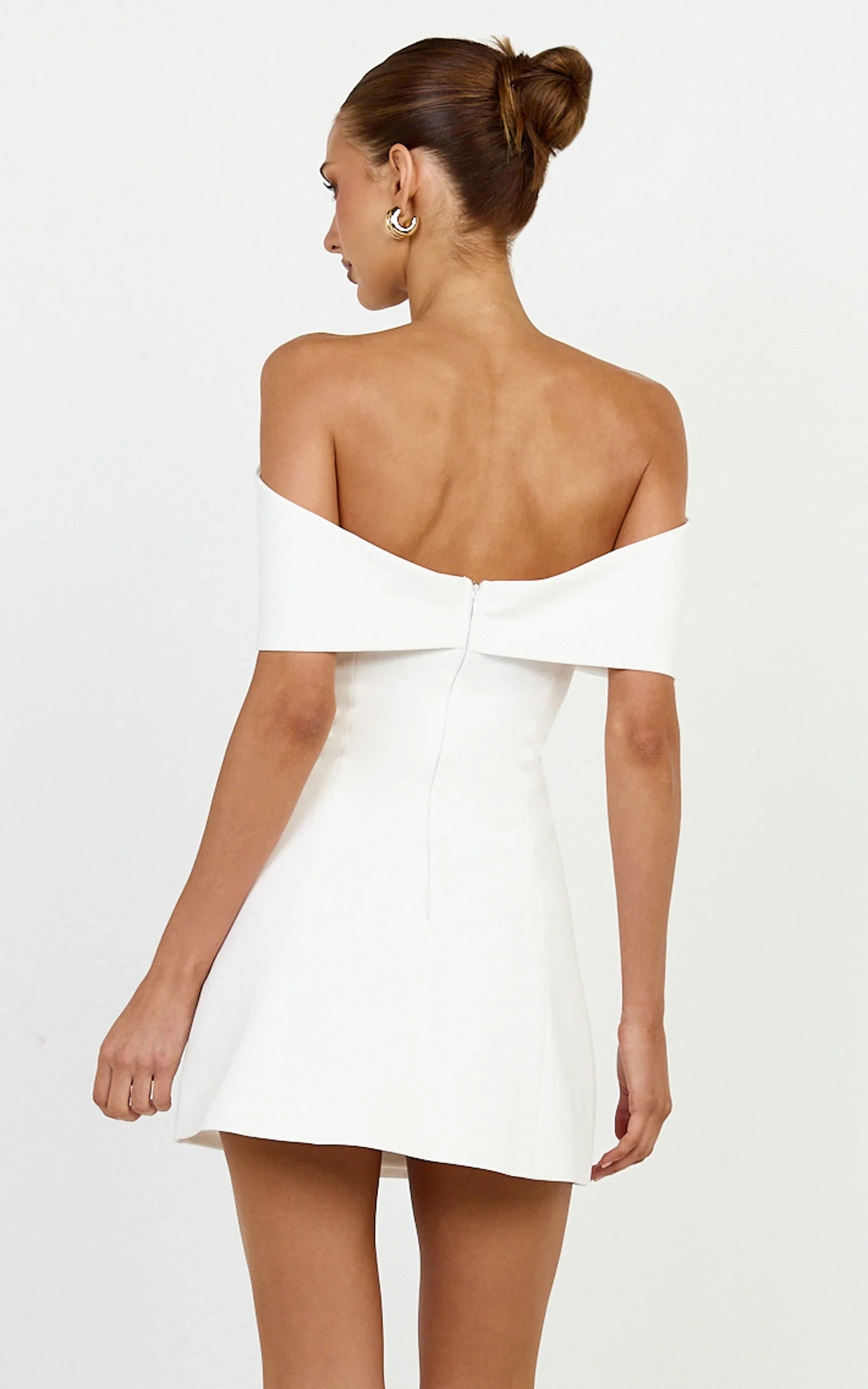 Elegant A-Line Off-Shoulder Sweetheart Bow Detail Short Sleeve Zipper Back Mini Homecoming Dresses