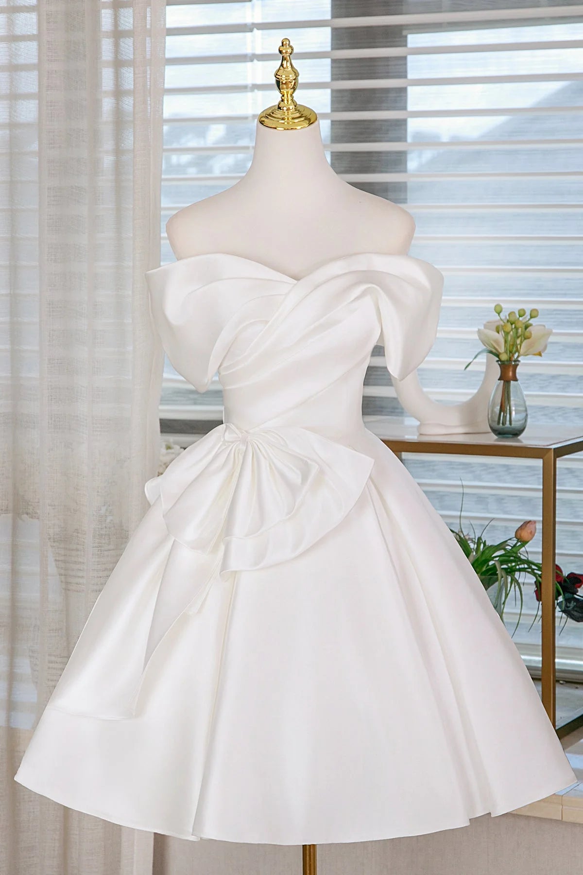 Elegant A-Line Off-the-Shoulder Draped Sleeve Lace-Up Back Knee-Length Homecoming Dress