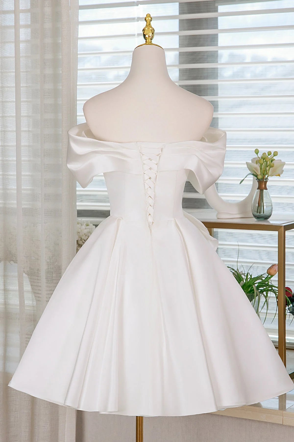 Elegant A-Line Off-the-Shoulder Draped Sleeve Lace-Up Back Knee-Length Homecoming Dress